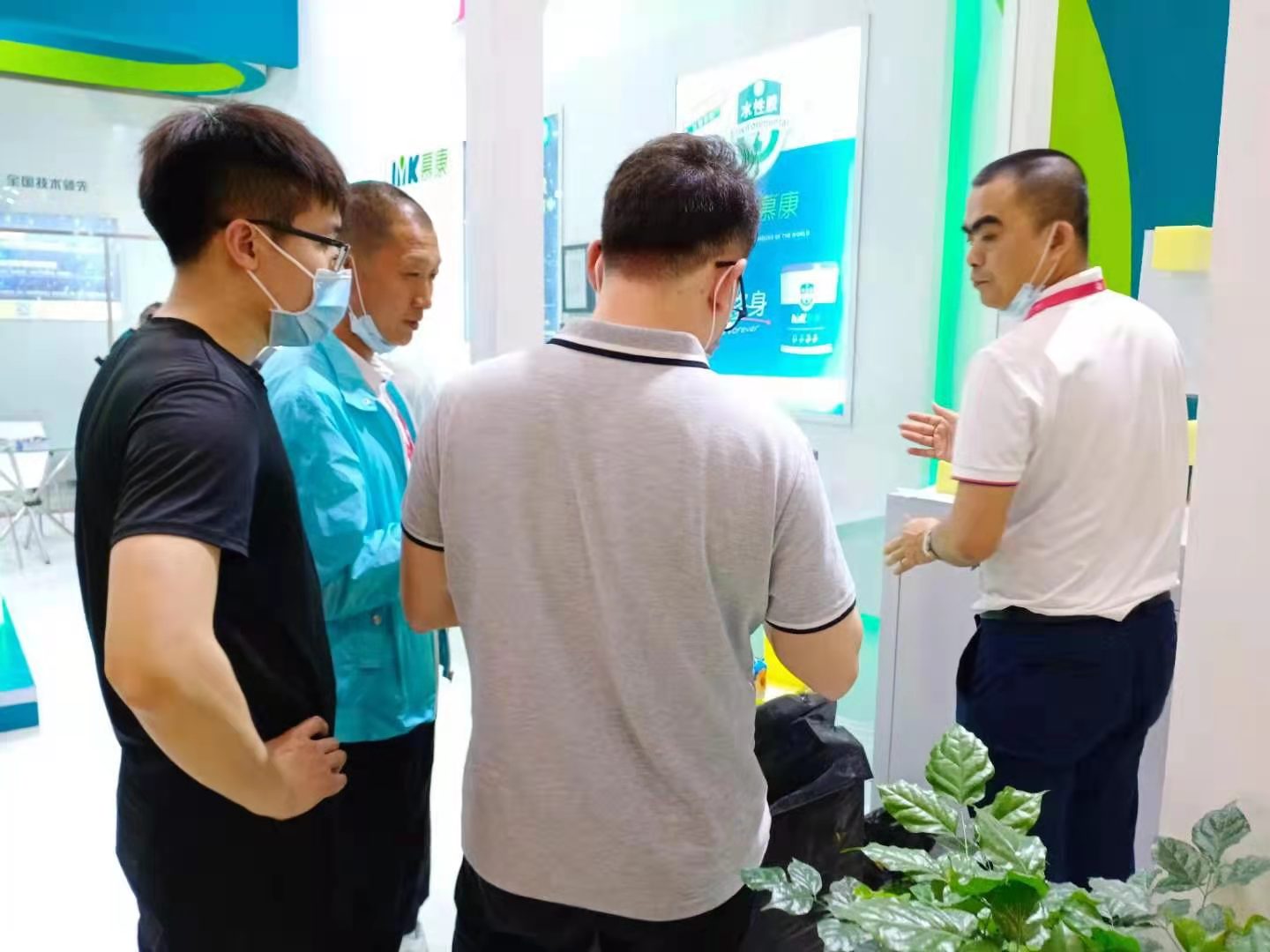 廣東化校專家教授親臨